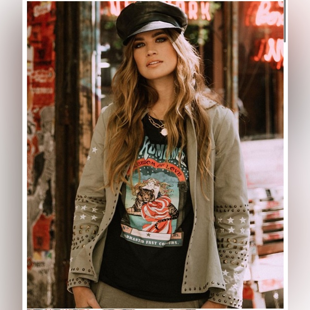 Spell Black Graphic Tee - El Romance